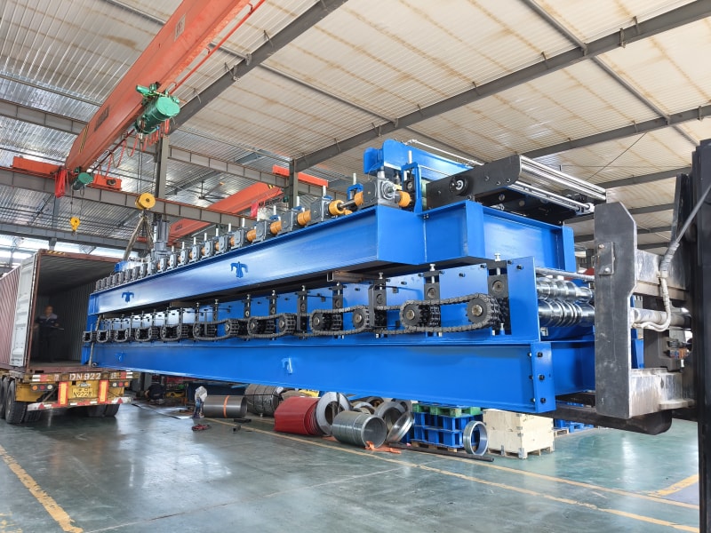 中拓冷彎裝箱發運如火如荼，細節把控詮釋對客戶的鄭重承諾，七箱設備同日啟程奔赴多國，裝箱環節彰顯責任擔當